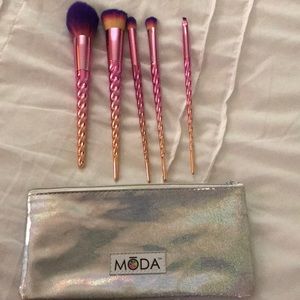 5 Set of Makeup Brushes